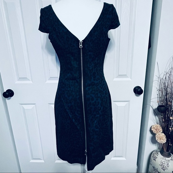Bb dakota blue back leopard print jean dress with cap sleeve size 10 - Picture 2 of 7